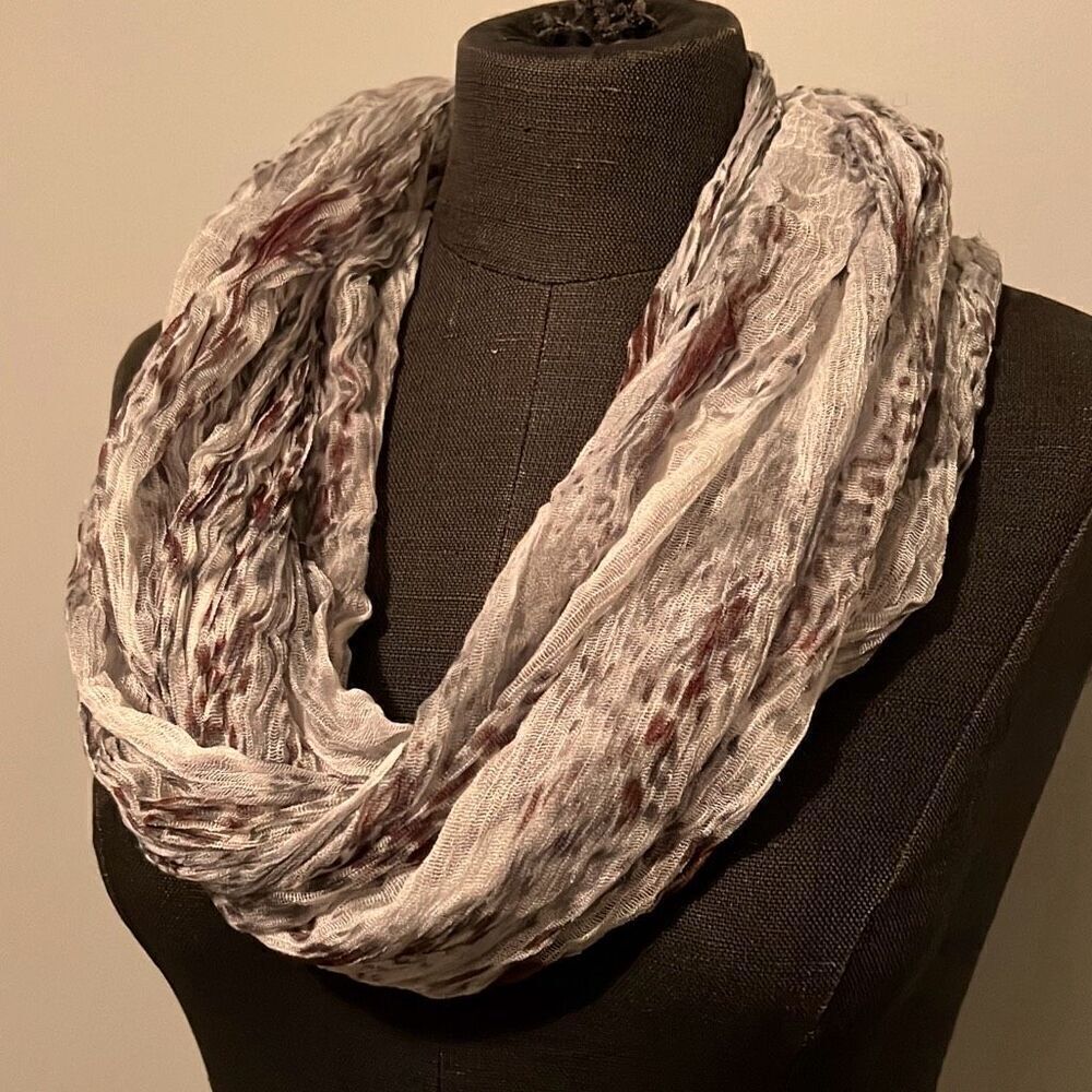 Collection Eighteen Women's Animal Print Infinity Scarf - Picture 2 of 6